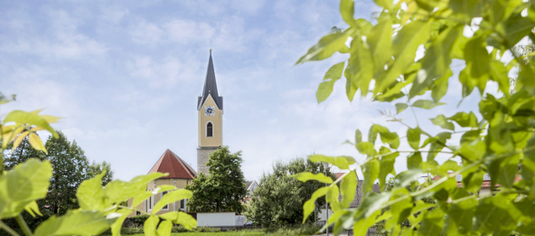 Kirchturm der Gemeinde Saal an der Donau