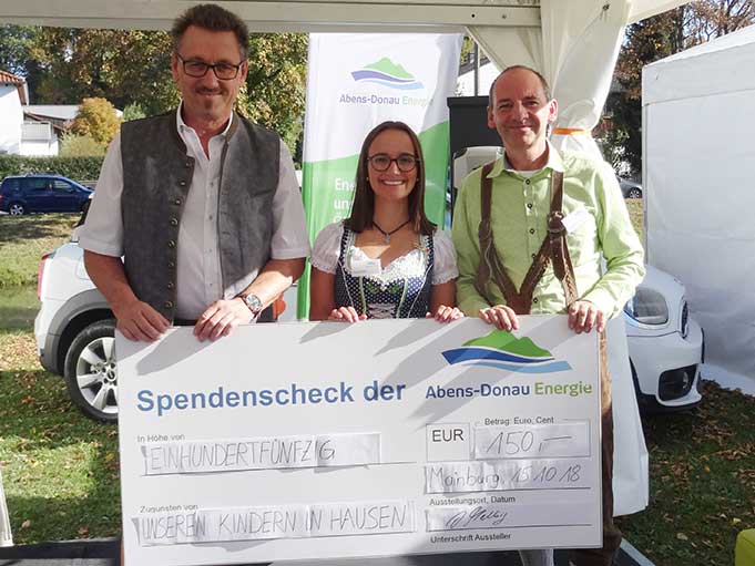 Abens-Donau Energie übergibt Spendenscheck an "Unsere Kinder in Hausen".