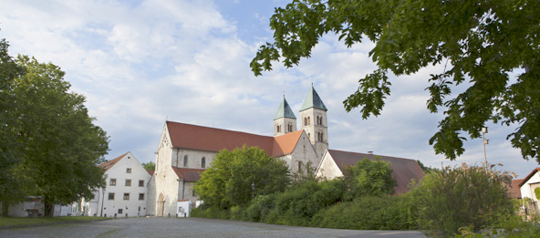 Eine Kirche in der Gemeinde Biburg.