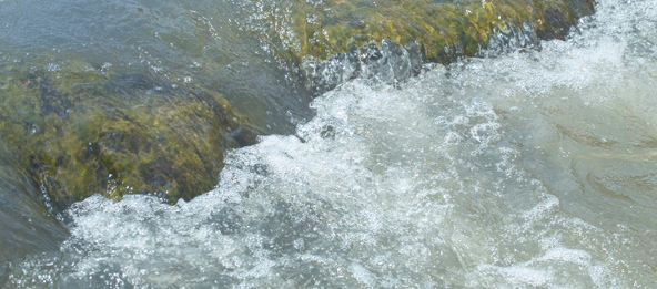 Ein Bach in der Gemeinde Hausen.